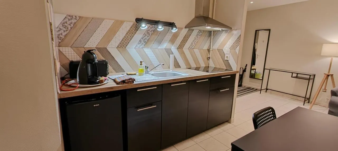 Charmant Appartement Au Coeur De Fougères 0*,  França